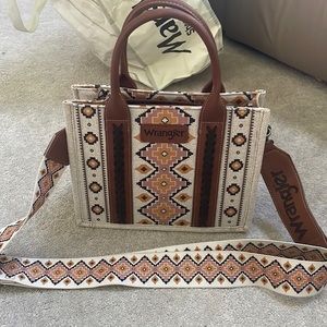 Wrangler tote bag with strap